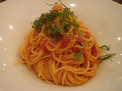 中_トマト、バジル、パルミジャーノのスパゲティ.jpg