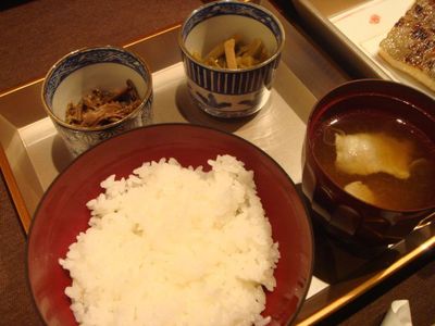 05_先付：薇信田煮・きんぴら・ご飯・豚汁.jpg