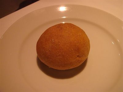 04・自家製と思われるパン.jpg