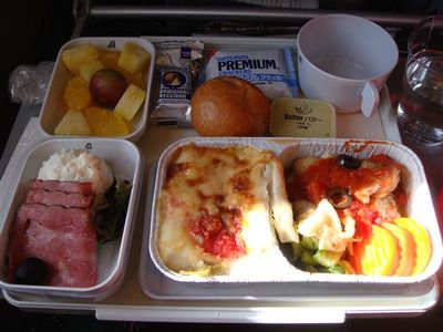 01・アリタリア航空・機内食一食目・夕食・イタリアンを選択.jpg
