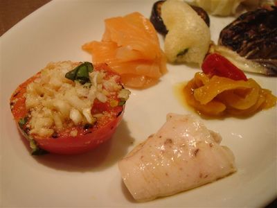07_トマトのグリル、サーモンのマリネ、パプリカのマリネ、豚肉のロースト・アンチョビソース